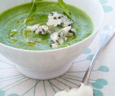 Cremige Brokkoli-Spinat-Suppe mit Käse