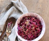 Fruchtiger Rotkrautsalat mit Sesam