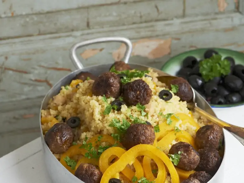 Hackbällchen mit Kuskus und Paprika