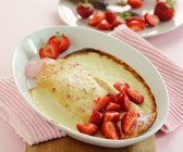 Topfenpalatschinken mit Erdbeeren