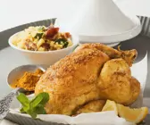 Curryhuhn mit Zucchini-Dattel-Cousous