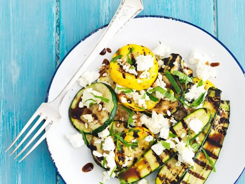 Zucchini mit Mozzarella