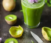 Grüner Kiwi-Kräutersmoothie