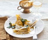 Steinpilzravioli mit Salbeibutter