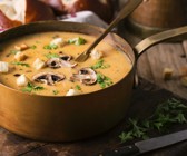Champignoncremesuppe mit Croûtons