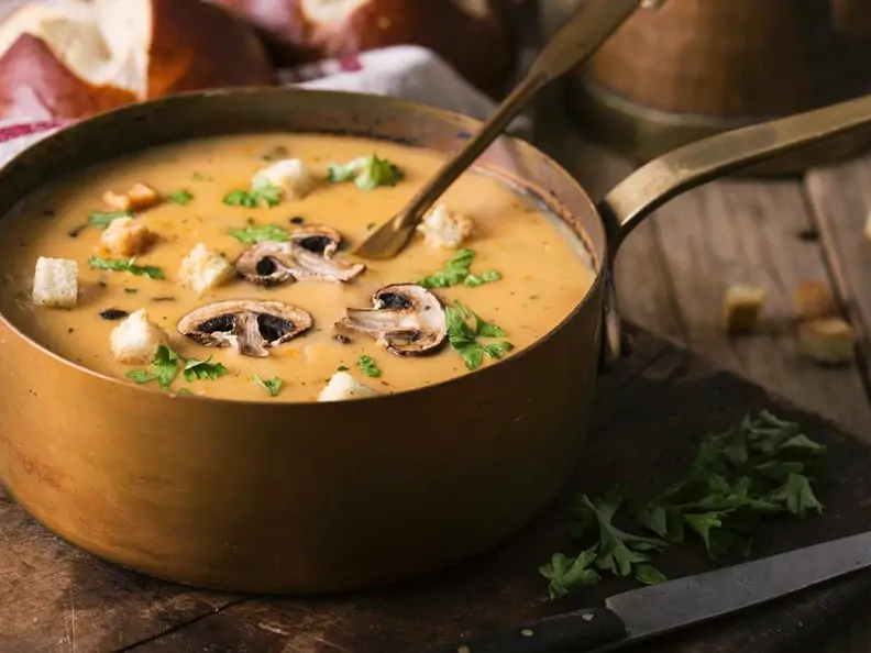 Champignoncremesuppe mit Croûtons