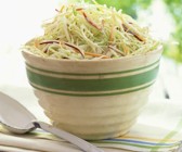 Krautsalat mit Möhre und Zwiebel