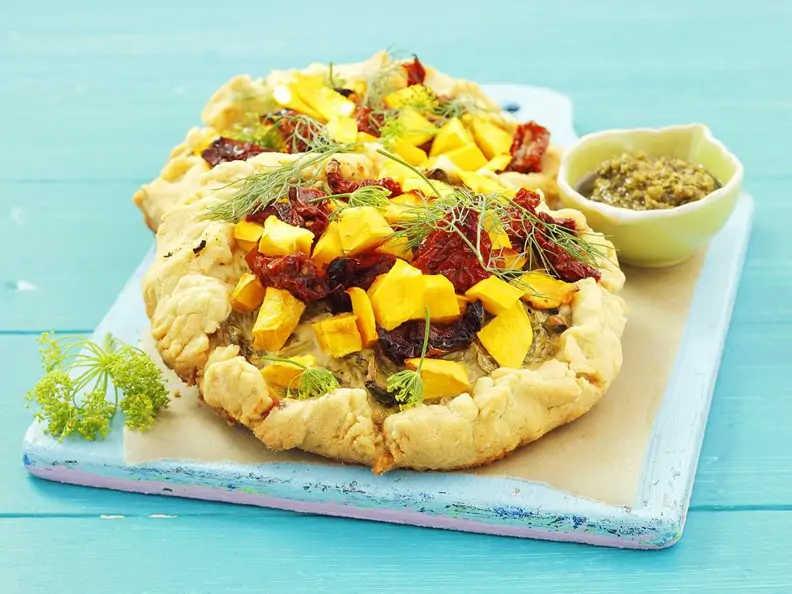 Tarte mit Kürbis und getrockneten Tomaten