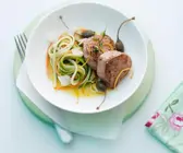 Kalbsfilet auf Nudeln mit Gemüse