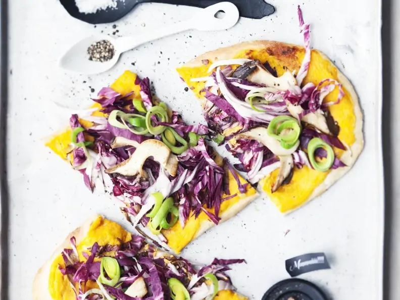Kürbisflammkuchen mit Kräuterseitlingen