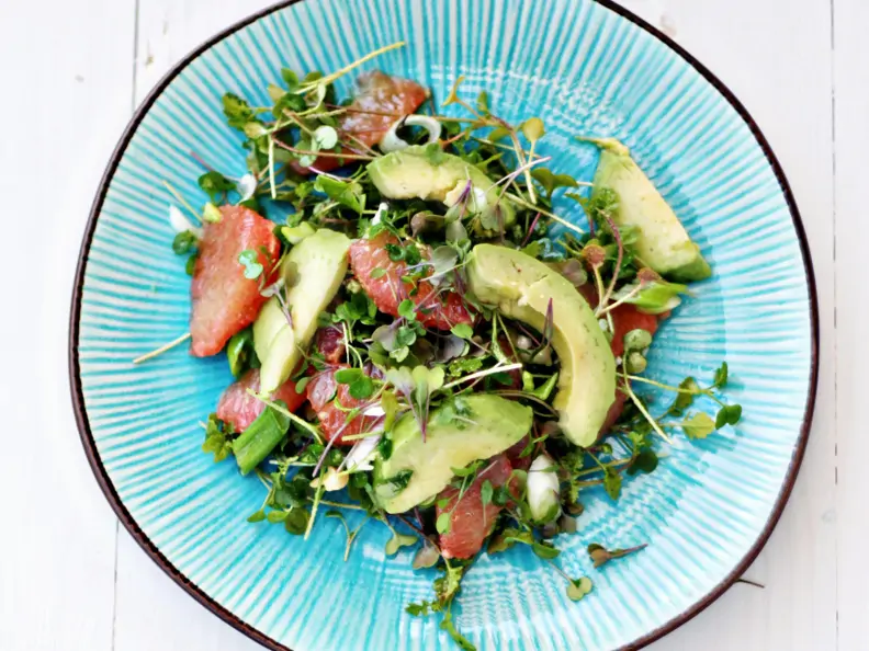 Avocado-Grapefruit-Salat mit Quinoa