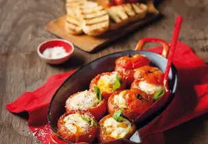 Tomaten mit Eiern gefüllt