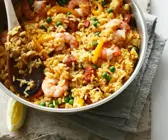 Paella mit Garnelen und Chorizo