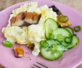 Kartoffel-Quark-Püree mit Räuchermarkele und Gurkensalat