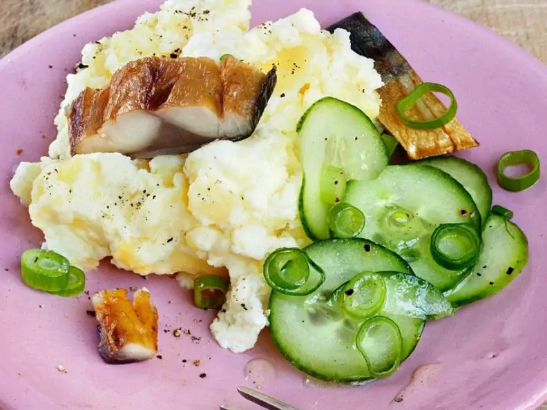 Kartoffel-Quark-Püree mit Räuchermarkele und Gurkensalat